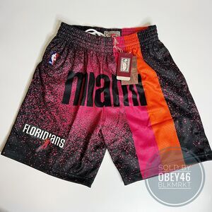 Mitchell & Ness Spray Paint NBA Miami Heat Floridians Swingman Shorts Size L